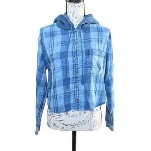 American Eagle Women's Size Medium Blue Plaid Cropped Hoodie Button Down Top